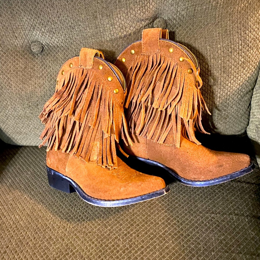 Girls fringe boots